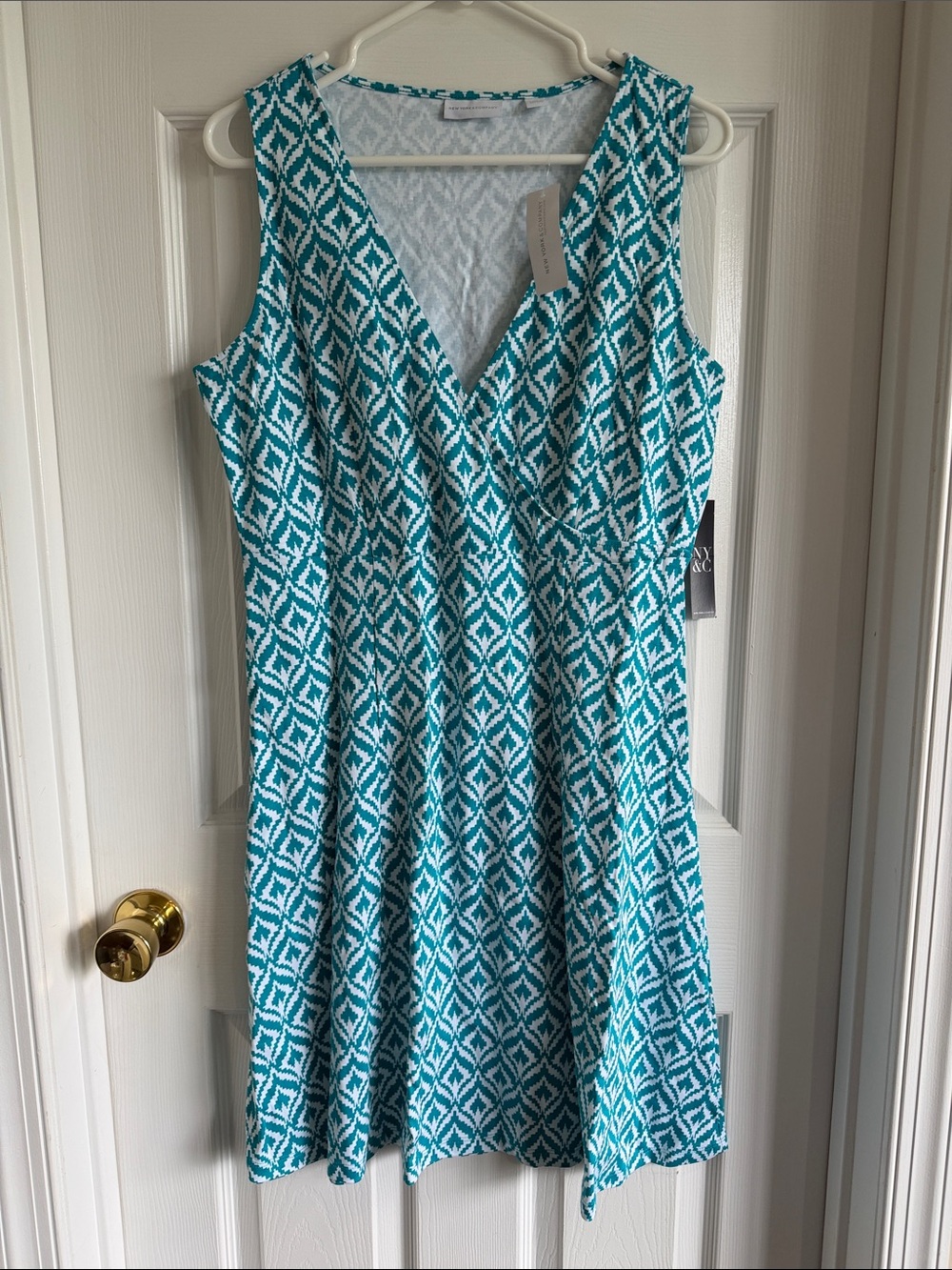 NWT New York & Company Teal and White Sleeveless V-Neck Patterned Mini Dress